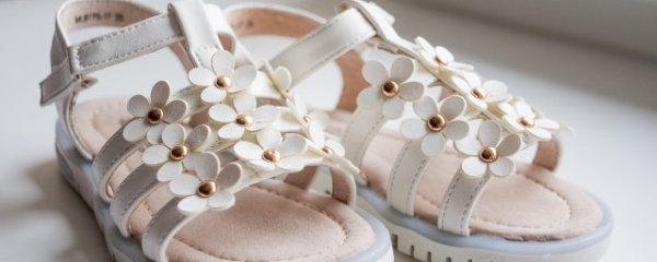 洗凉鞋去污妙招