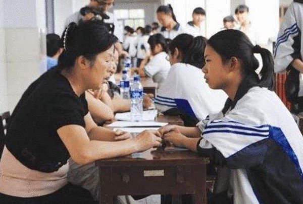 男同桌暗恋你的细节