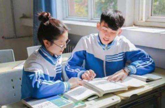 男同桌暗恋你的细节