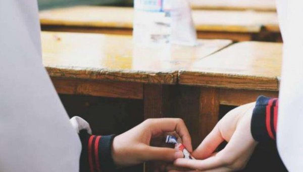 男同桌暗恋你的细节