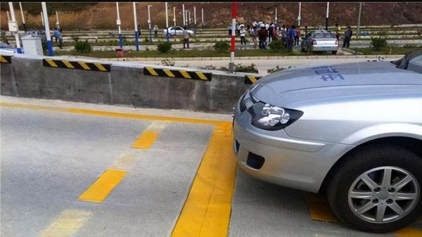 科二半坡起步最笨技巧