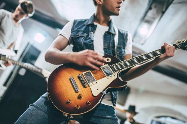 电箱吉他和木吉他的区别