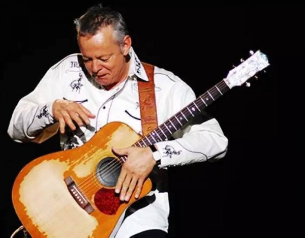 电箱吉他和木吉他的区别