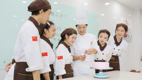 低学历女生吃香的十大职业