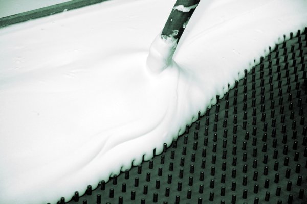 乳胶枕变黄变硬掉渣还能用吗