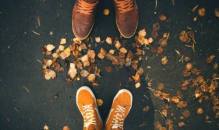 鞋子脚后跟磨脚怎么办 鞋子脚后跟磨脚怎么解决