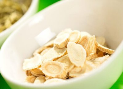 黄芪产地哪里的最好 甘肃野生黄芪全国闻名世界第一