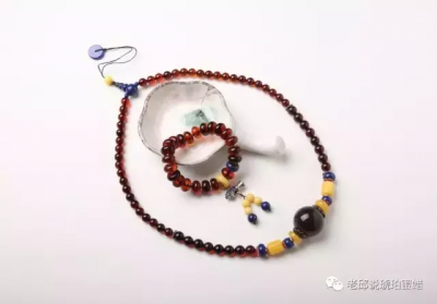 血珀手串戴哪只手 血珀手串佩戴在左手还是右手