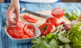 西红柿不能和什么一起吃 和西红柿相克的食物