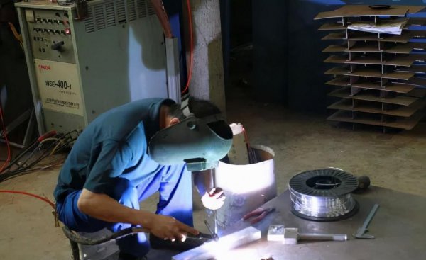 烧电焊的手法和技巧入门