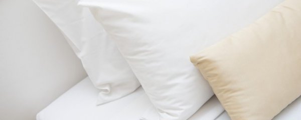 枕芯发黄怎么洗掉