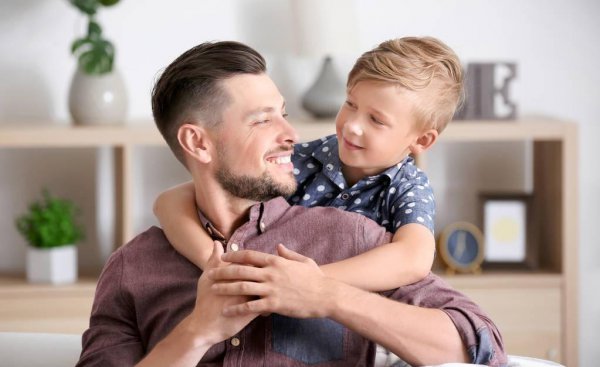 孩子乱花钱怎么跟孩子沟通