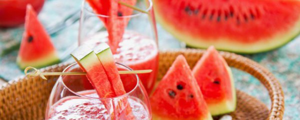 西瓜水弄衣服上怎么洗