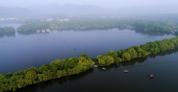 杭州西湖的特点体现在哪些方面