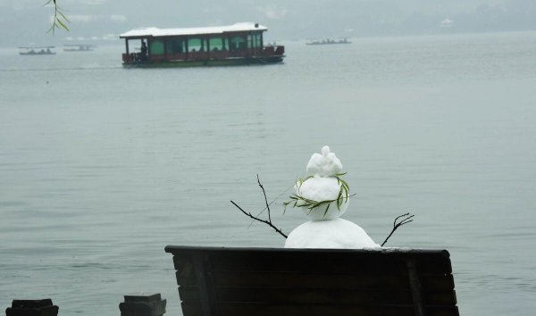 杭州西湖的特点体现在哪些方面