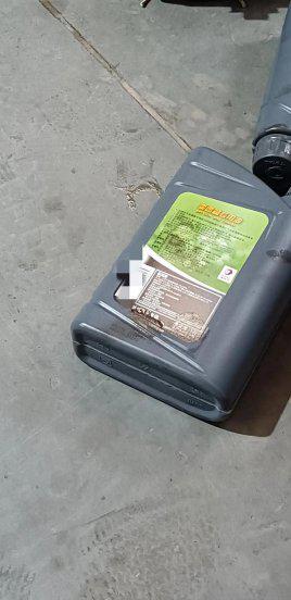 汽车换机油时为什么不要离开汽车