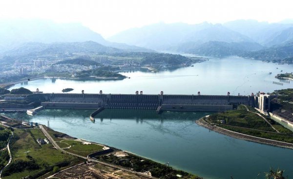 三峡水电站位于长江哪个部位