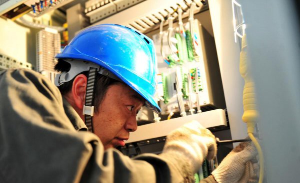 电工工资一月多少钱