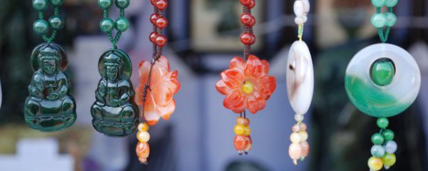 女属鸡戴什么辟邪好