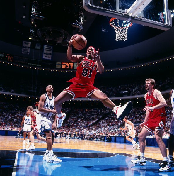 罗德曼为什么只服乔丹