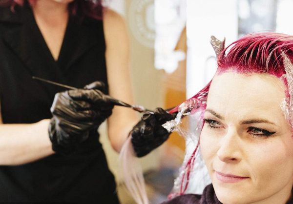 多久烫一次头发比较好