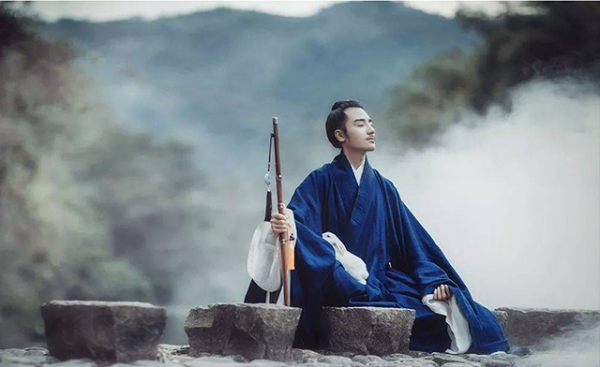 应声虫分别指的是哪一类人