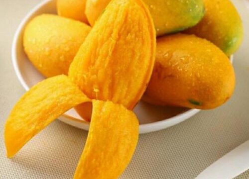 芒果皮上长黑斑了还能吃吗