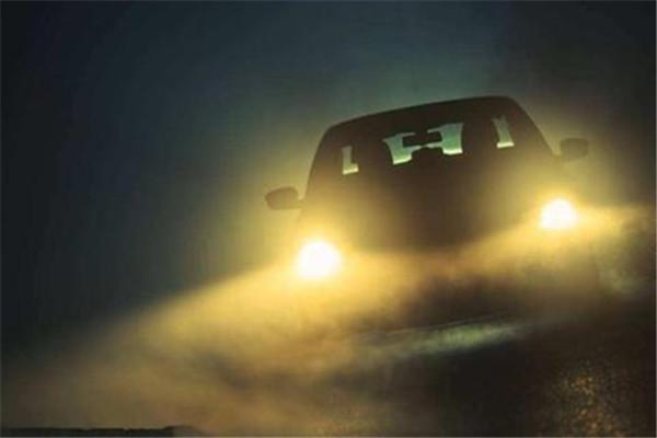 汽车卤素大灯和led灯哪个比较好