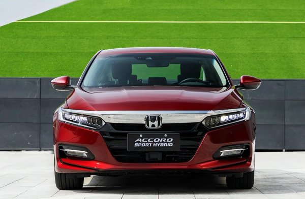 八代雅阁2.0和2.4哪个好值得买