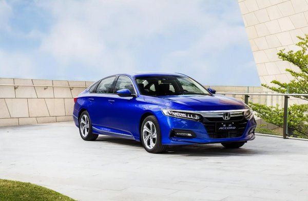 八代雅阁2.0和2.4哪个好值得买