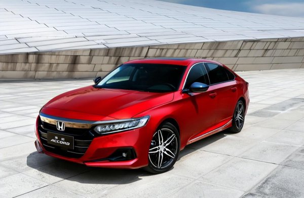 八代雅阁2.0和2.4哪个好值得买