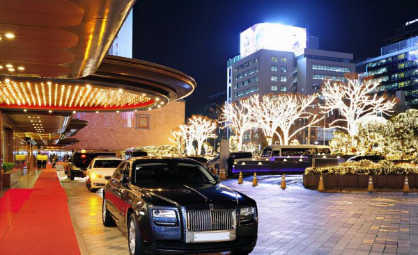 劳斯莱斯是哪国的的品牌汽车