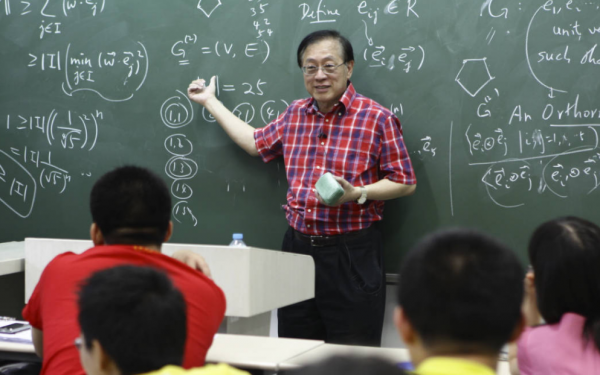 大学教授的工资多少钱一个月