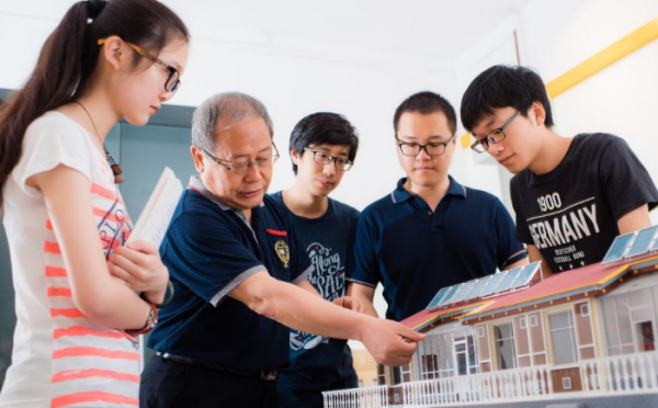 大学教授的工资多少钱一个月