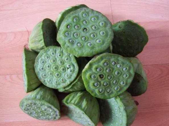 新鲜莲蓬的功效与作用及食用方法