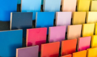 如何选择适合自己的颜色 选择适合自己的衣服颜色的方法