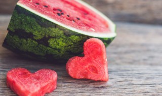 怎么挑又甜又脆的西瓜 挑又甜又脆的西瓜的方法