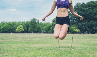 长期跳绳的好处和坏处 长期跳绳有哪些好处和坏处
