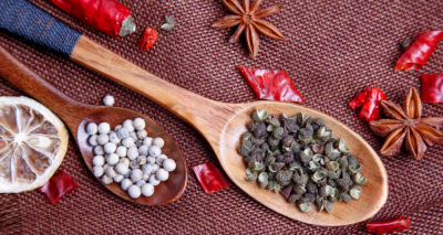 胡椒和花椒的区别在哪里 应该怎么区分胡椒和花椒