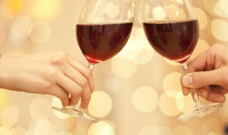 吃韭菜能喝红酒吗 吃韭菜可不可以喝红酒呢