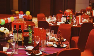 饭店榆木桌子翻新简单方法 如何简单翻新饭店的榆木桌子