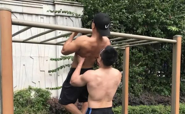 引体向上一个都做不了