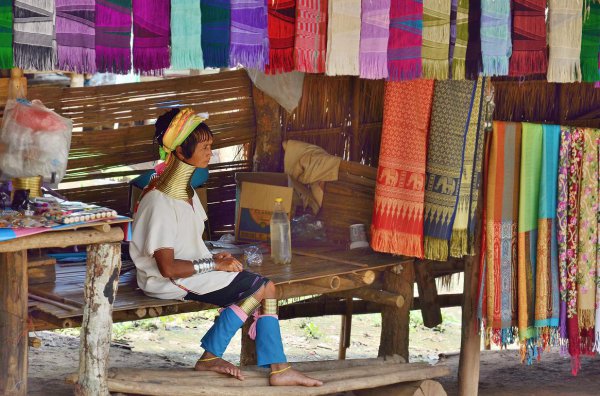 长颈族是哪个国家的民族