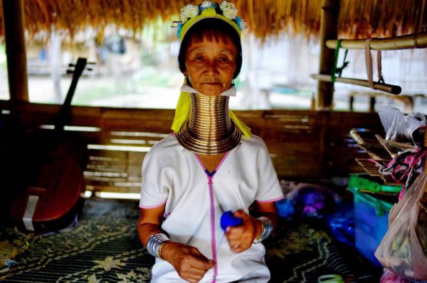 长颈族是哪个国家的民族