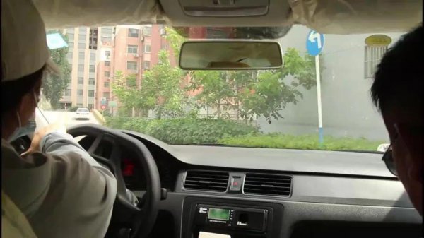 是不是每次踩刹车都要踩离合