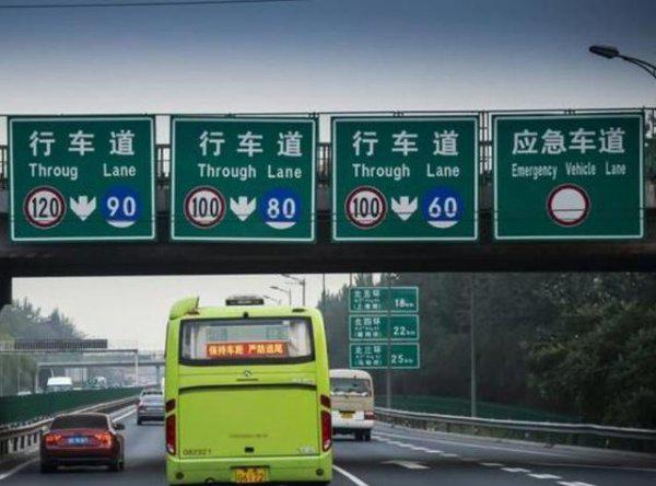 在高速上超大车要注意什么