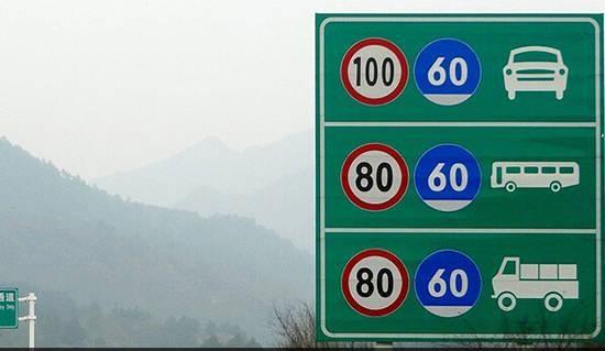 在高速上超大车要注意什么