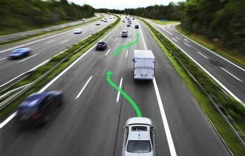 在高速上超大车要注意什么