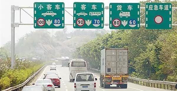 在高速上超大车要注意什么