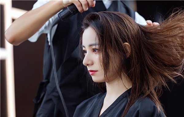 雅致栗棕色染发效果图